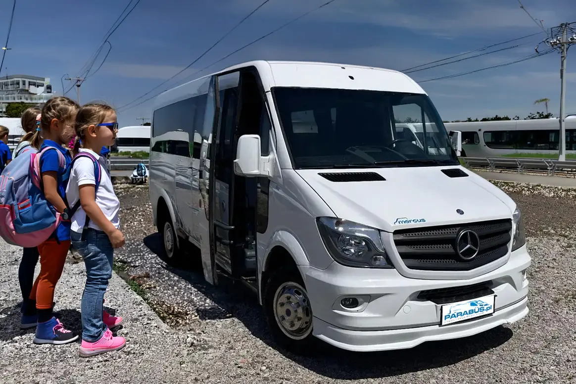 Bus dla szkół, wycieczki szkolne